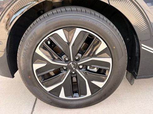 Used 2024 Kia EV6 Wind w/ Wind Technology Package AWD/4WD image 5