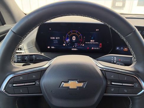 Used 2025 Chevrolet Traverse LT FWD image 8