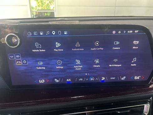 Used 2024 Chevrolet Traverse Z71 w/ Enhanced Driving Package AWD/4WD image 23