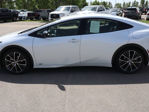 Used 2023 Toyota Prius XLE AWD/4WD image 4