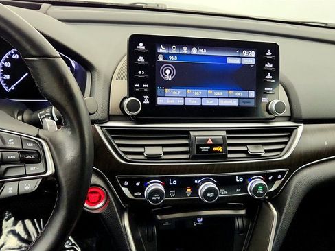Used 2019 Honda Accord Touring image 18