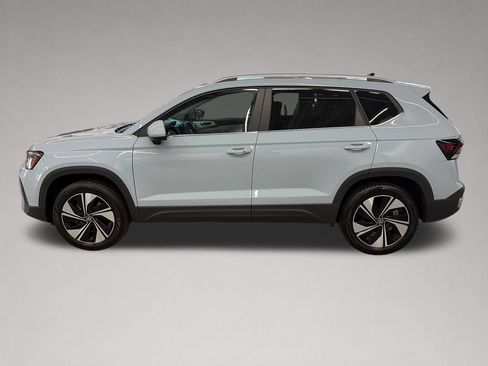 Certified 2025 Volkswagen Taos SE w/ Panoramic Sunroof Package AWD/4WD image 7