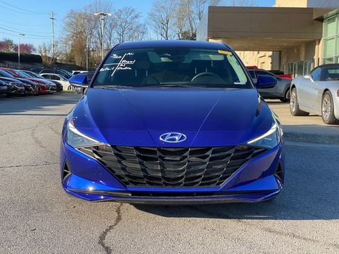 Used 2021 Hyundai Elantra SE image 2