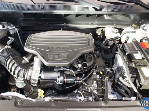 Used 2025 Cadillac XT6 Premium Luxury image 3