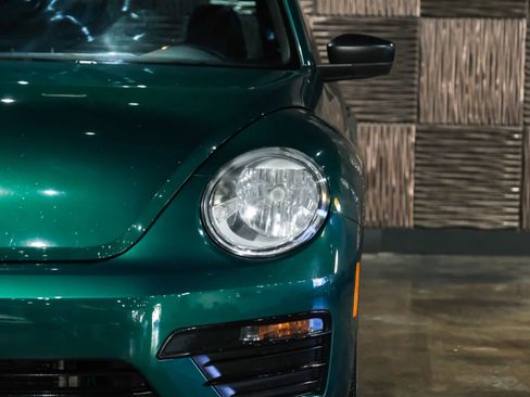 Used 2018 Volkswagen Beetle 2.0T S image 37