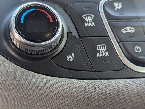 Used 2022 Chevrolet Malibu LT image 16