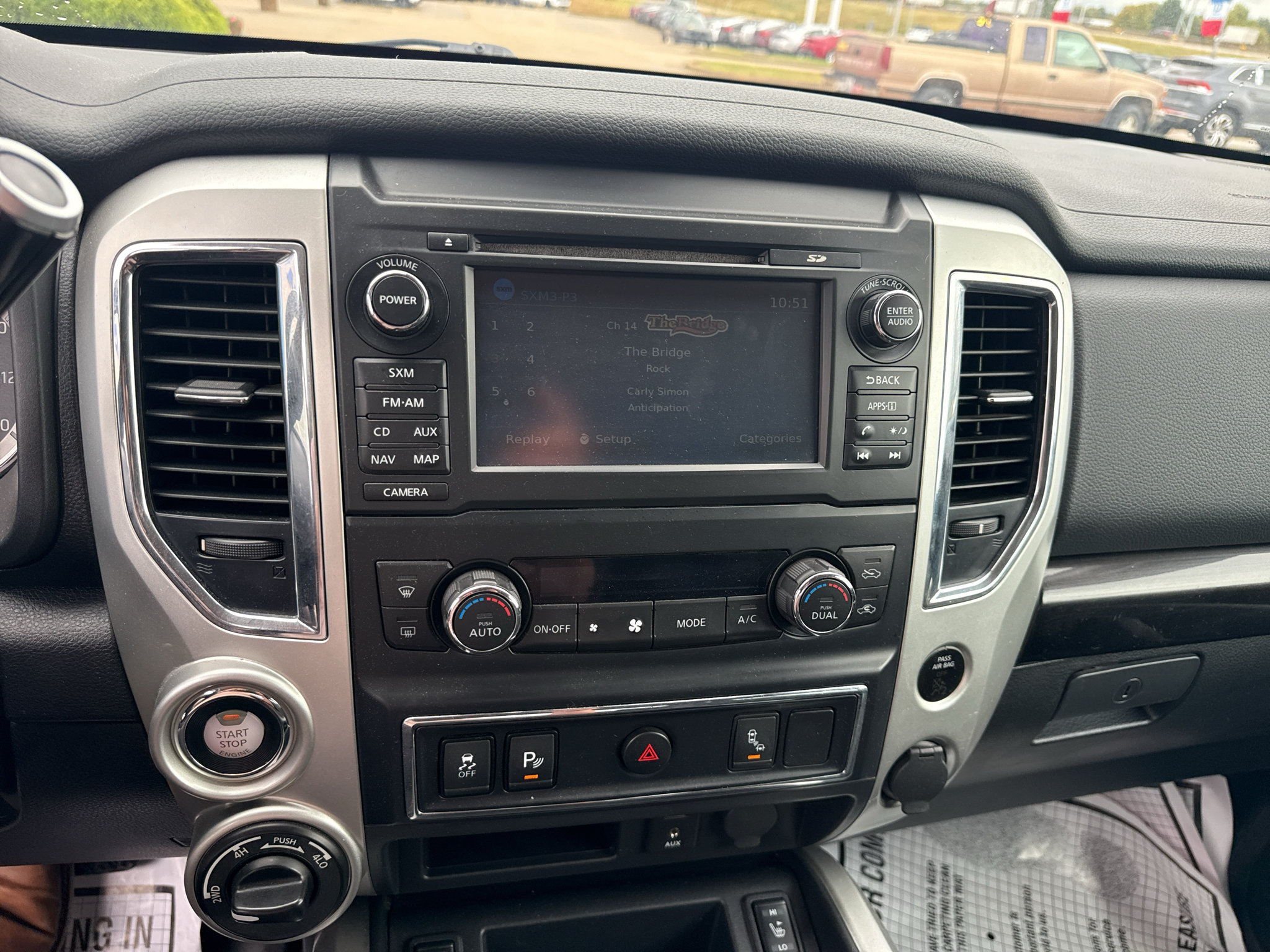 Used 2018 Nissan Titan SV w/ SV Convenience Package AWD/4WD image 17