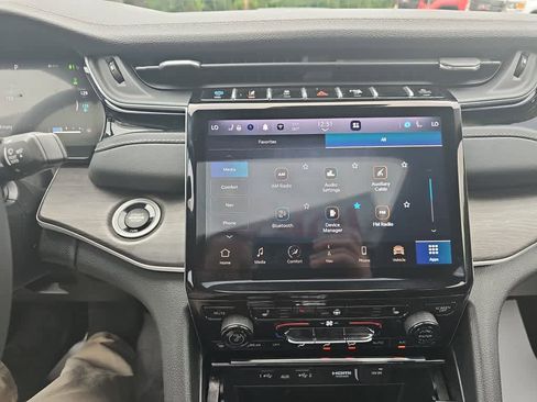 Used 2024 Jeep Grand Cherokee Limited 4xe image 21