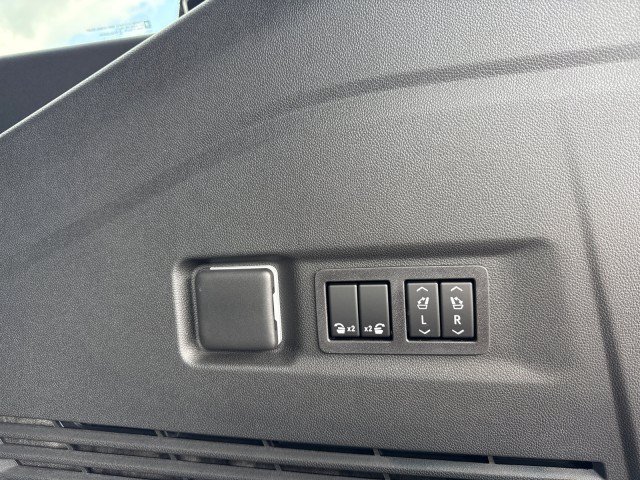 New 2026 GMC Yukon XL AT4 Ultimate AWD/4WD image 21