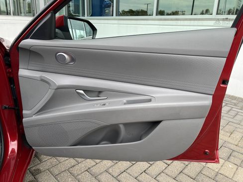 Used 2024 Hyundai Elantra SEL FWD image 28