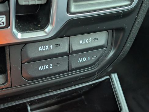 Used 2021 Jeep Gladiator Sport AWD/4WD image 15