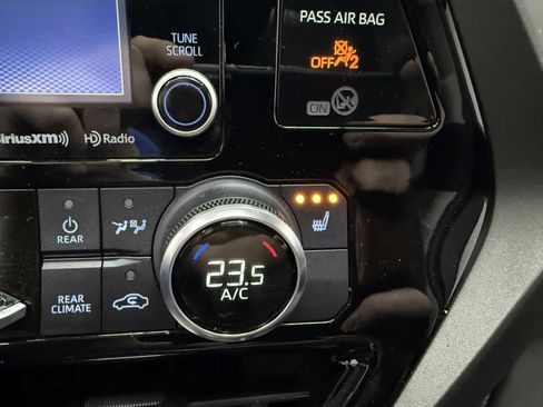 Used 2022 Toyota Highlander XLE image 19