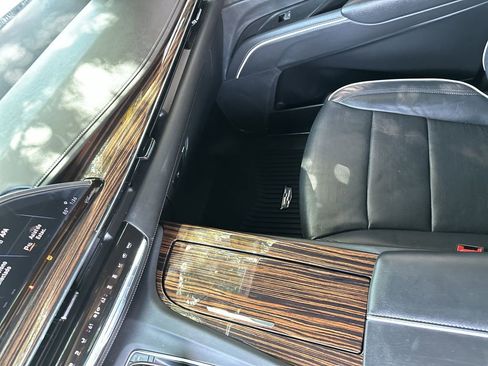 Used 2021 Cadillac Escalade Premium Luxury RWD image 22