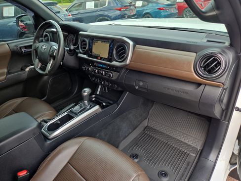 Certified 2019 Toyota Tacoma Limited AWD/4WD image 17
