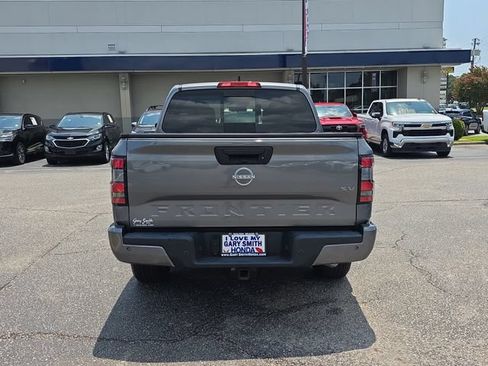 Used 2024 Nissan Frontier SV w/ SV Convenience Package RWD image 5
