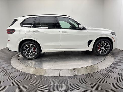 New 2026 BMW X5 xDrive40i w/ M Sport Package AWD/4WD image 17
