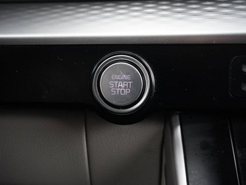 Used 2022 Kia Carnival LX image 46