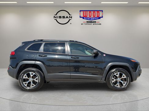 Used 2016 Jeep Cherokee Trailhawk w/ Comfort/Convenience Group AWD/4WD image 2