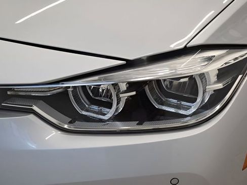 Used 2017 BMW 330i xDrive Sedan AWD/4WD image 15
