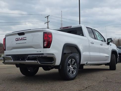 New 2026 GMC Sierra 1500 SLE image 16