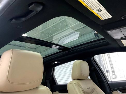 Used 2017 Cadillac XT5 Luxury w/ Driver Awareness Package FWD image 29