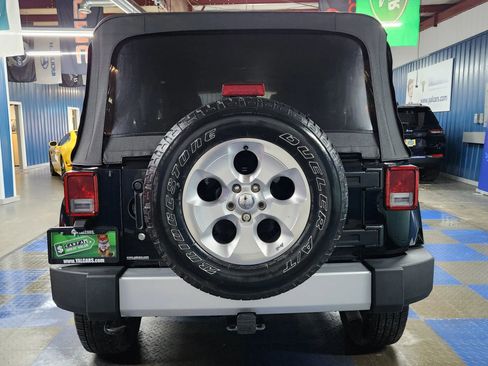 Used 2015 Jeep Wrangler Unlimited Sahara w/ Dual Top Group image 67