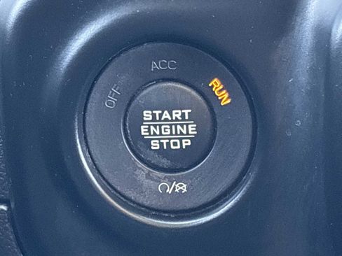 Used 2020 Jeep Wrangler Unlimited Sahara image 24