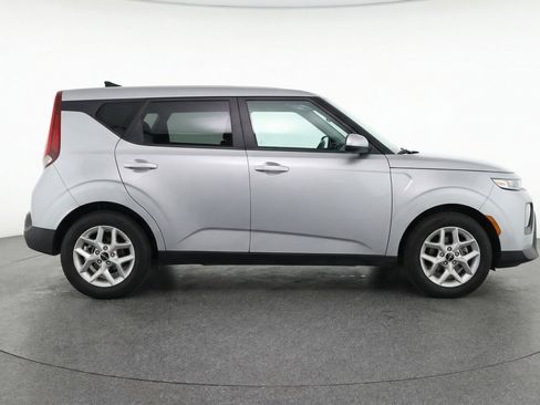 Used 2025 Kia Soul LX w/ LX Technology Package image 11