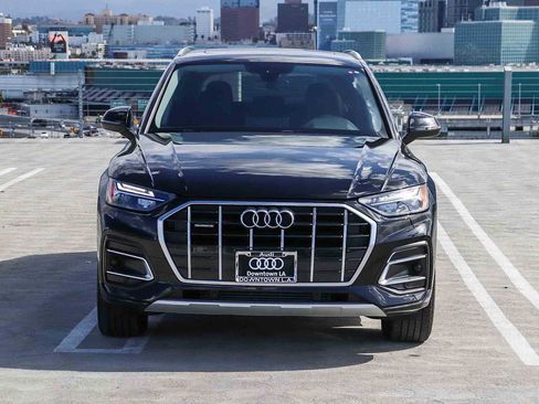 Used 2023 Audi Q5 2.0T Premium w/ Convenience Package AWD/4WD image 2