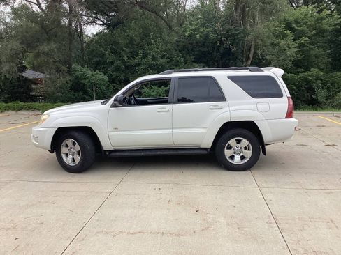 Used 2005 Toyota 4Runner SR5 RWD image 5