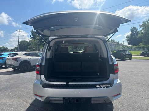 Used 2022 Nissan Armada SL w/ Captain's Chairs Package AWD/4WD image 8