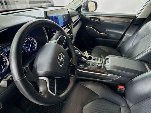 Used 2022 Toyota Highlander Limited image 7