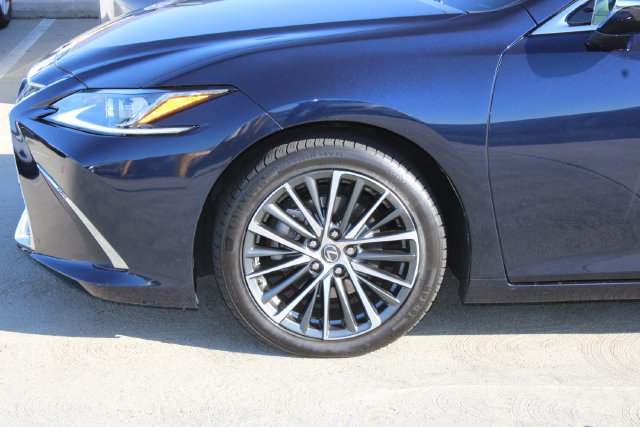 Certified 2023 Lexus ES 350 w/ Premium Package FWD image 4