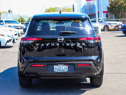 Used 2025 Nissan Pathfinder S FWD image 6