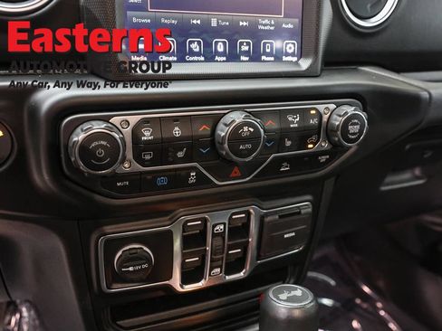 Used 2022 Jeep Wrangler Unlimited Sahara w/ Cold Weather Group AWD/4WD image 20