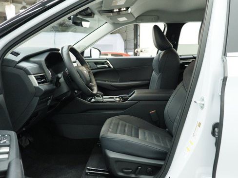 New 2026 Mitsubishi Outlander SE FWD image 6