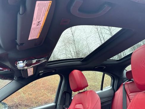 Used 2023 Alfa Romeo Giulia Veloce image 30