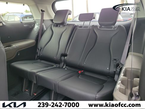 New 2026 Kia Carnival EX FWD image 13