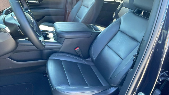 Used 2025 Chevrolet Suburban Z71 AWD/4WD image 12