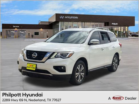 Used 2019 Nissan Pathfinder SV image 1