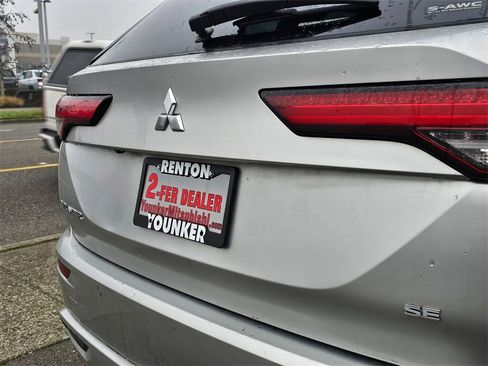 Used 2024 Mitsubishi Outlander SE image 10