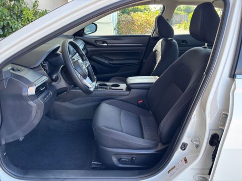 Used 2025 Nissan Altima 2.5 SV FWD image 27