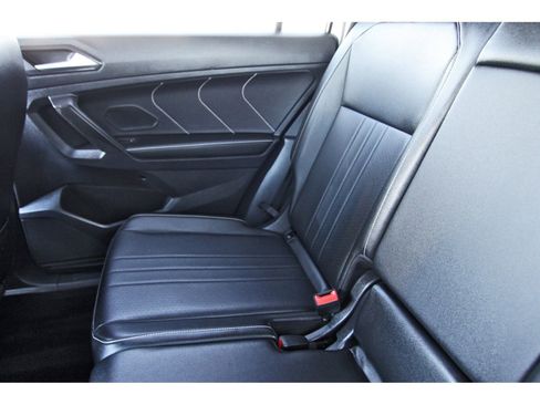 Used 2022 Volkswagen Tiguan SE AWD/4WD image 14