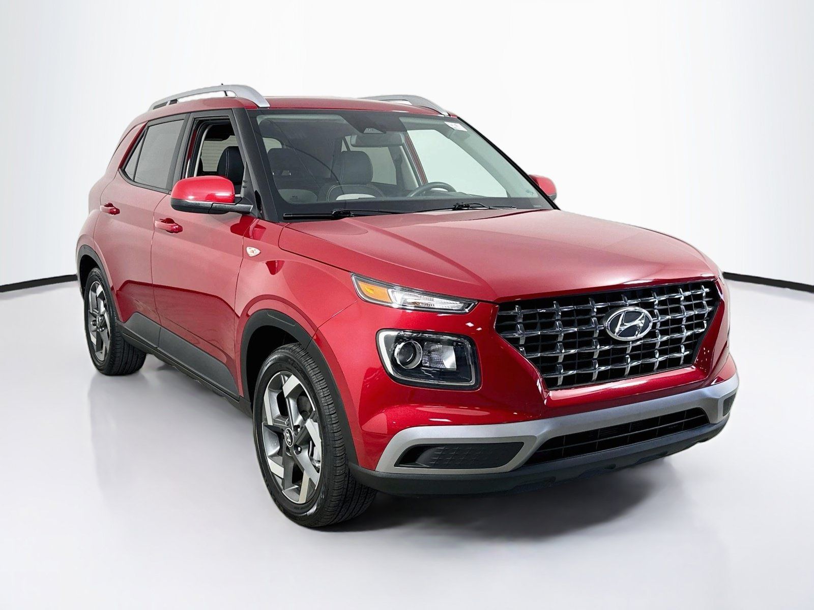 Used 2023 Hyundai Venue SEL FWD image 3
