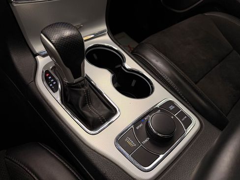 Used 2020 Jeep Grand Cherokee SRT image 52