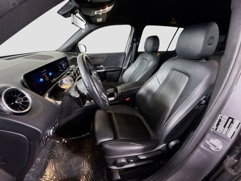 Used 2022 Mercedes-Benz GLB 250 w/ Premium Package Lite image 22