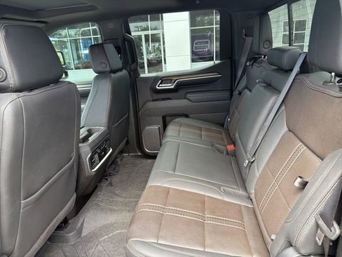 Used 2025 Chevrolet Silverado 1500 High Country w/ High Country Premium Package AWD/4WD image 9