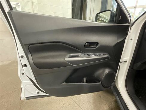 Used 2022 Nissan Kicks S image 10