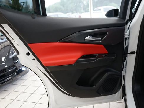 Used 2024 Chevrolet Equinox EV RS FWD image 57