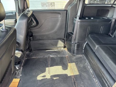 Used 2015 Dodge Grand Caravan SXT FWD image 14